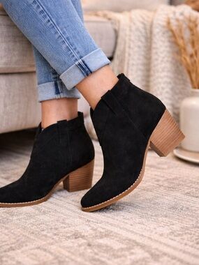 BEAST Black Suede Ankle Booties Block Heel Size 6 Zip Back Stacked Heel
